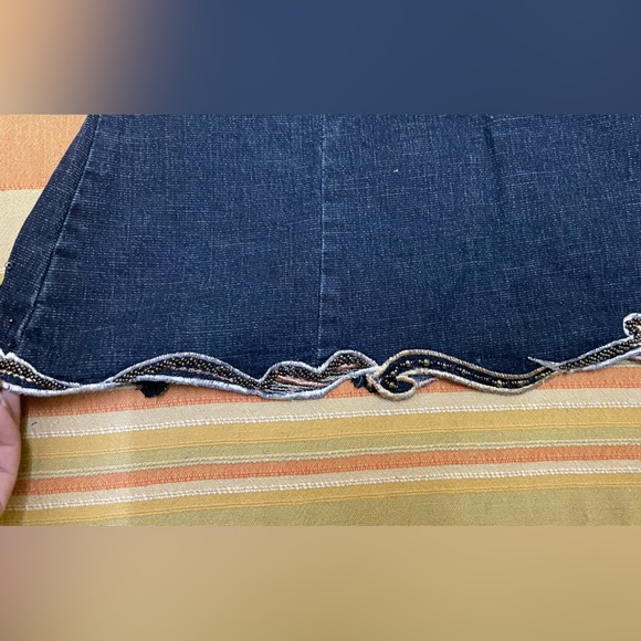 Floral embroidered denim skirt - Picture 2 of 4